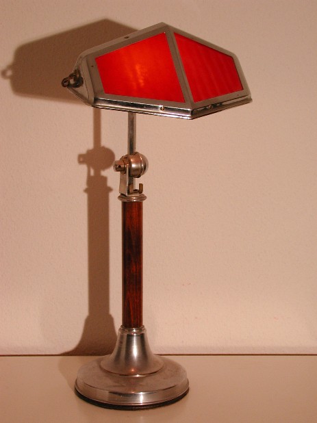 art déco machine age pirouett lampe nizza um 1930 mit holzschaft