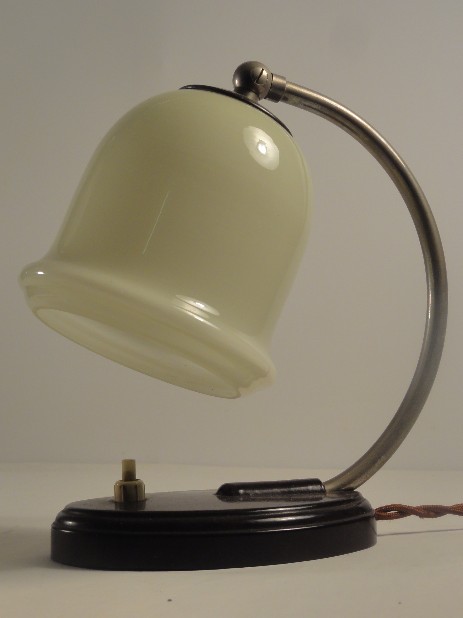 bakelite bedsidelamp 30's nice cream glass shade