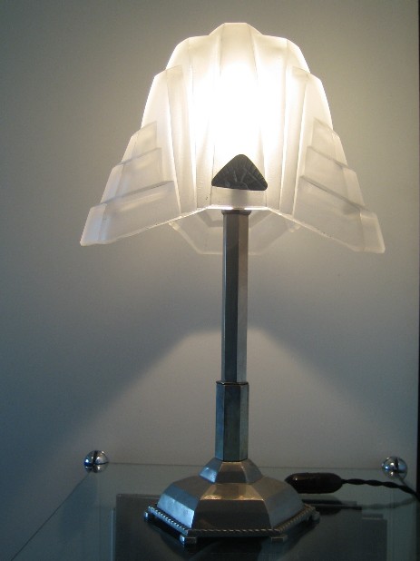 art déco tablelamp dégué geometric um 1930