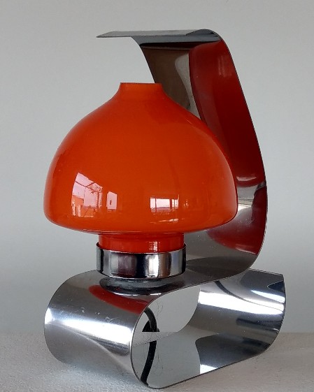 1960 design geschweifte chromband tischleuchte pilzglas überfangen sixties 