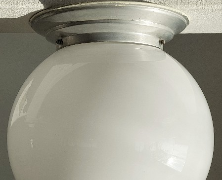 sehr grosse opalglas deckenkugel 1930 bauhaus alumontage